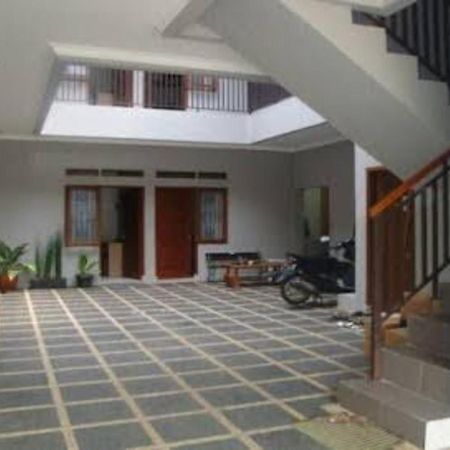 Oyo Life 93158 Kost Asaka Hotel Serang Exterior photo