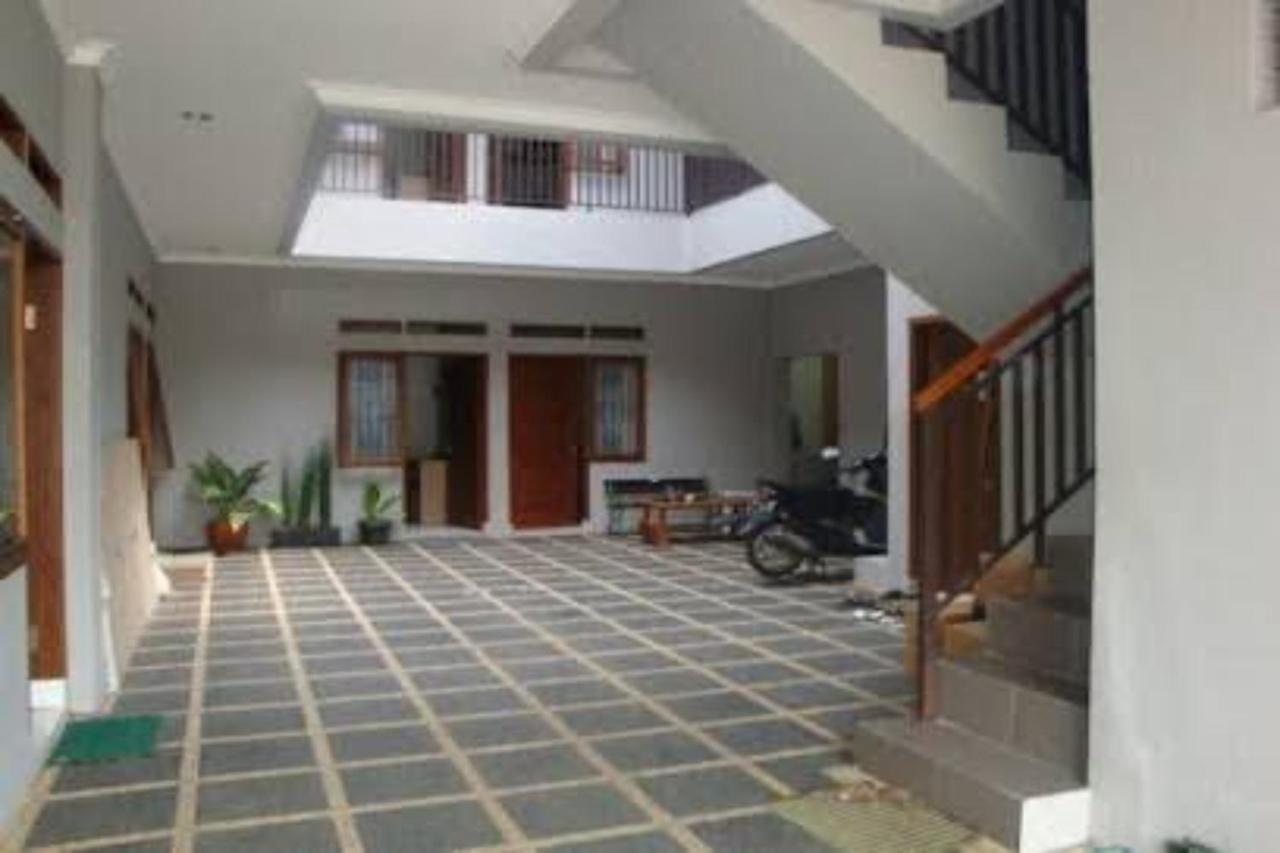 Oyo Life 93158 Kost Asaka Hotel Serang Exterior photo